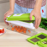 Manual vegetable grater with multiple slicing options