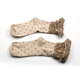 High-quality women's ankle socks, fashionable design.