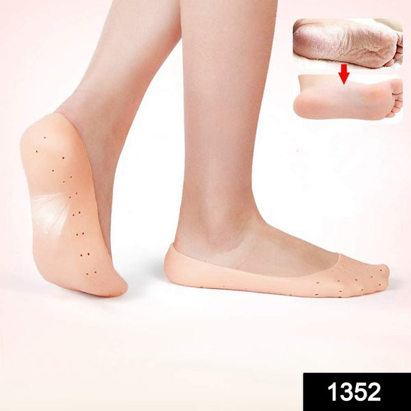 Moisturizing socks with silicone gel for foot care.