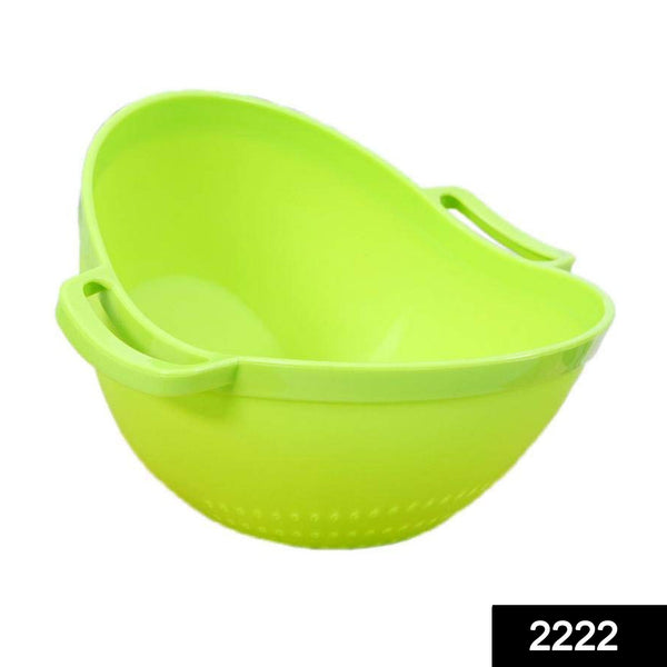 Durable colander bowl with ergonomic handle.