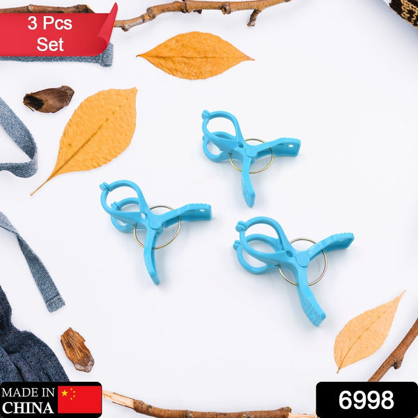 Durable plastic clip for hanging clothes